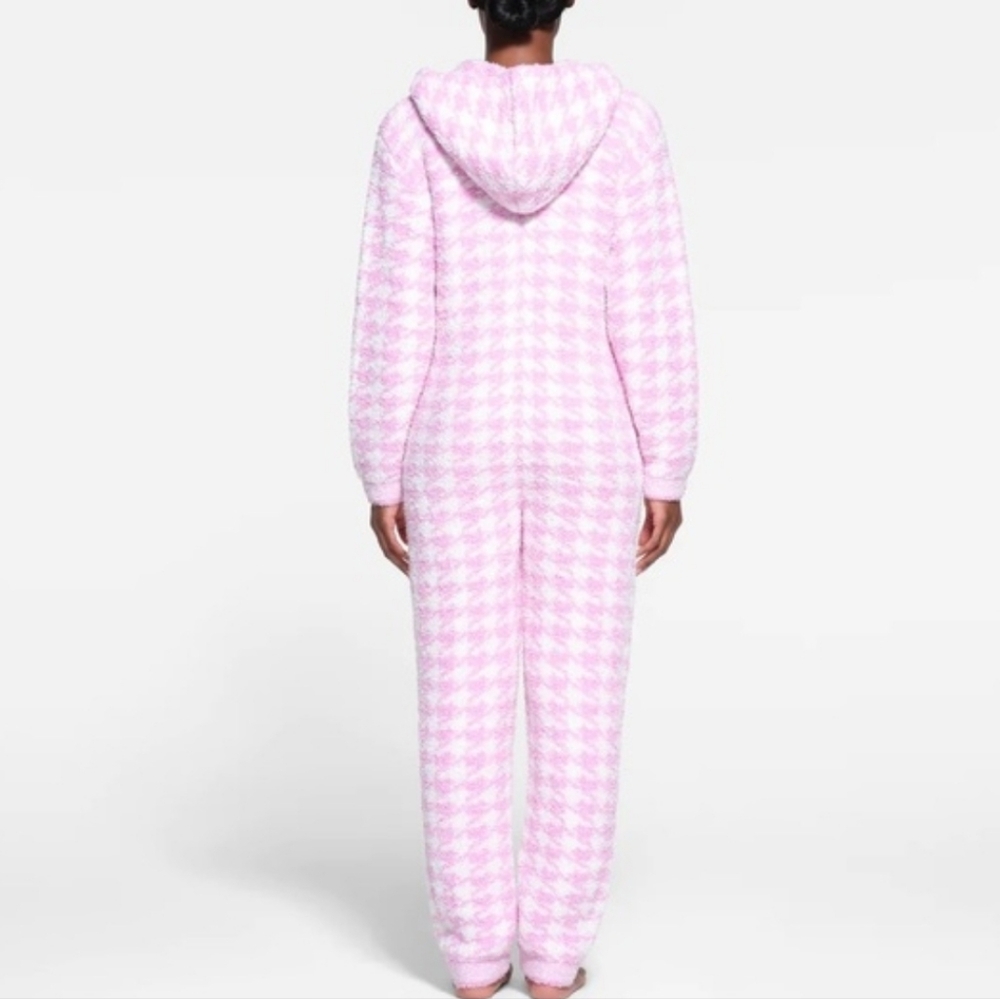 SKIMS Cozy Knit Unisex Onesie in the limited edition "Petal Houndstooth" S/M - Picture 2 of 10